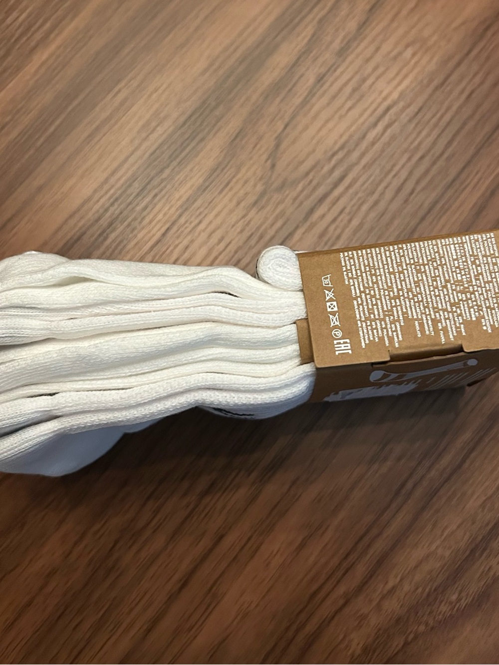On Running on cloud PACK OF 3 pairs White Crew Socks - Picture 5 of 5